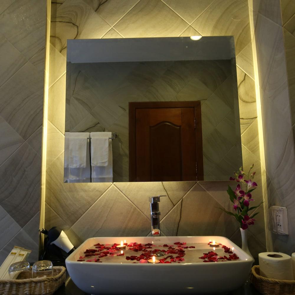 Holy Angkor Deluxe Hotel Siem Reap Exterior photo